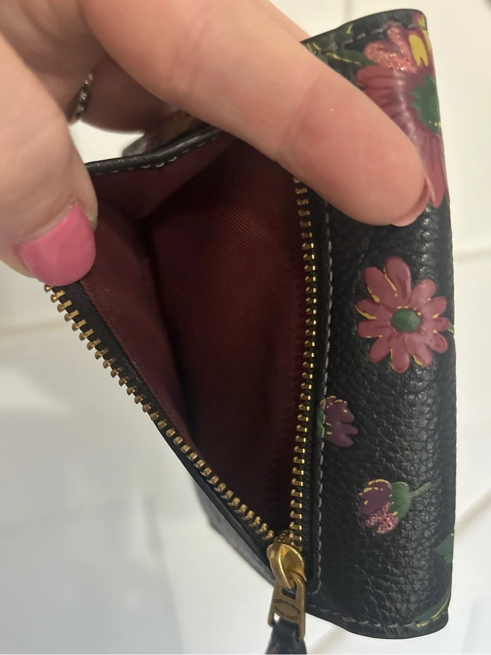 EUC Coach Leather Wyn Wallet in Printed Floral - Picture 7 of 13